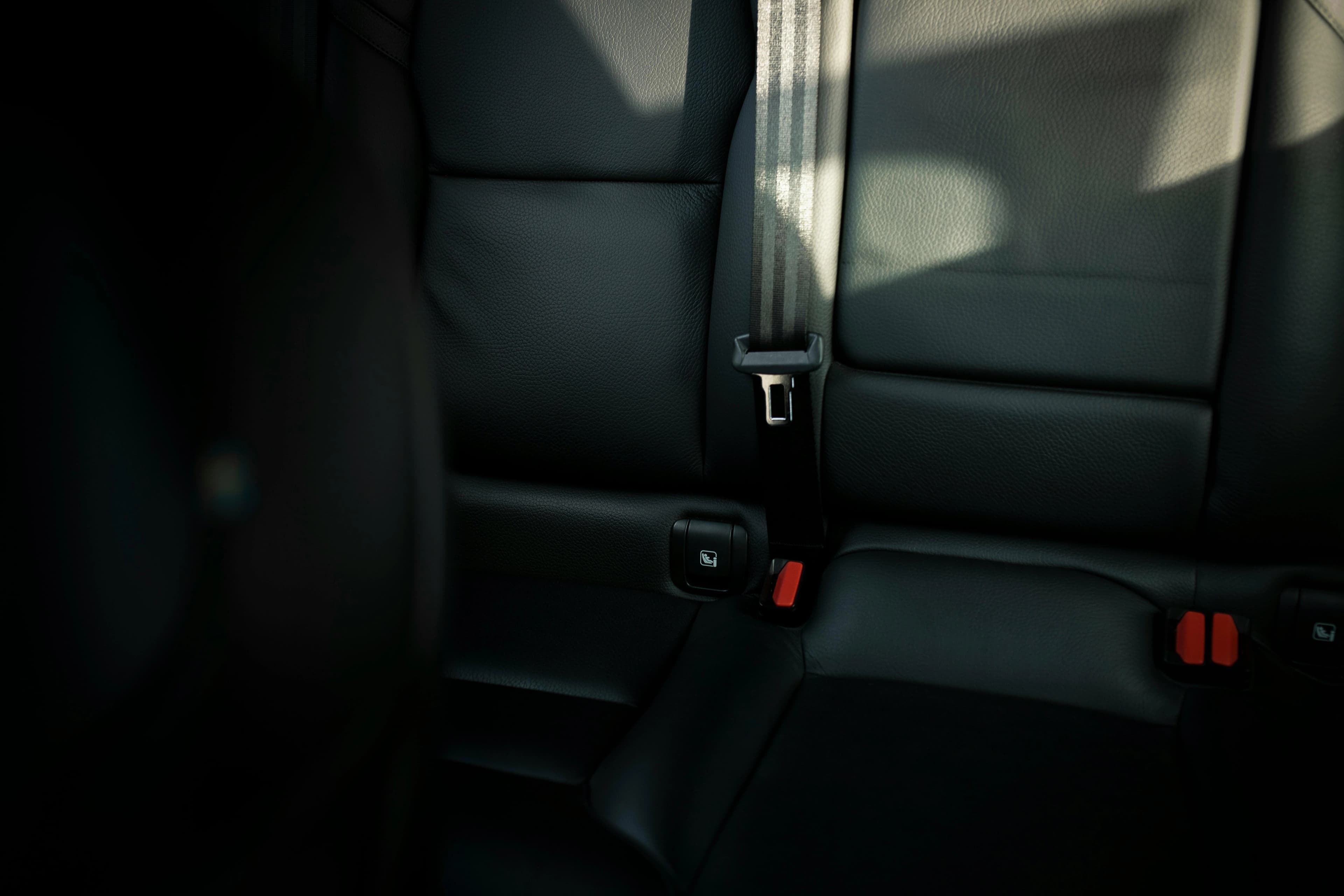 Your 'Safe' SUV Just Flunked the New IIHS Test, and Everyone Is Confused