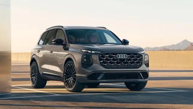 The V8 Is Not Dead Yet and Audi Is Printing Turn Signals On The Asphalt