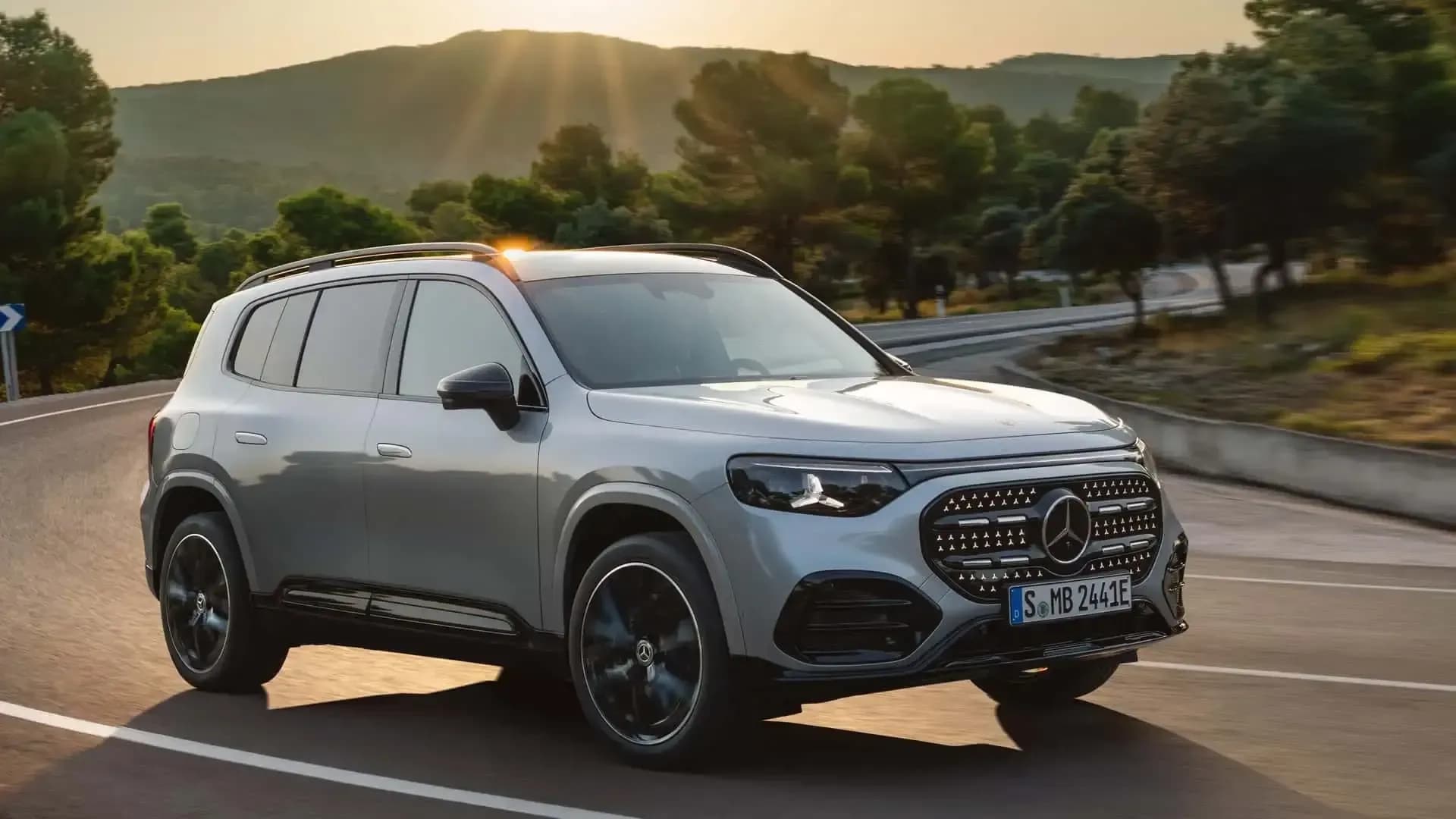Mercedes' New GLB Is Basically a Screen on Wheels