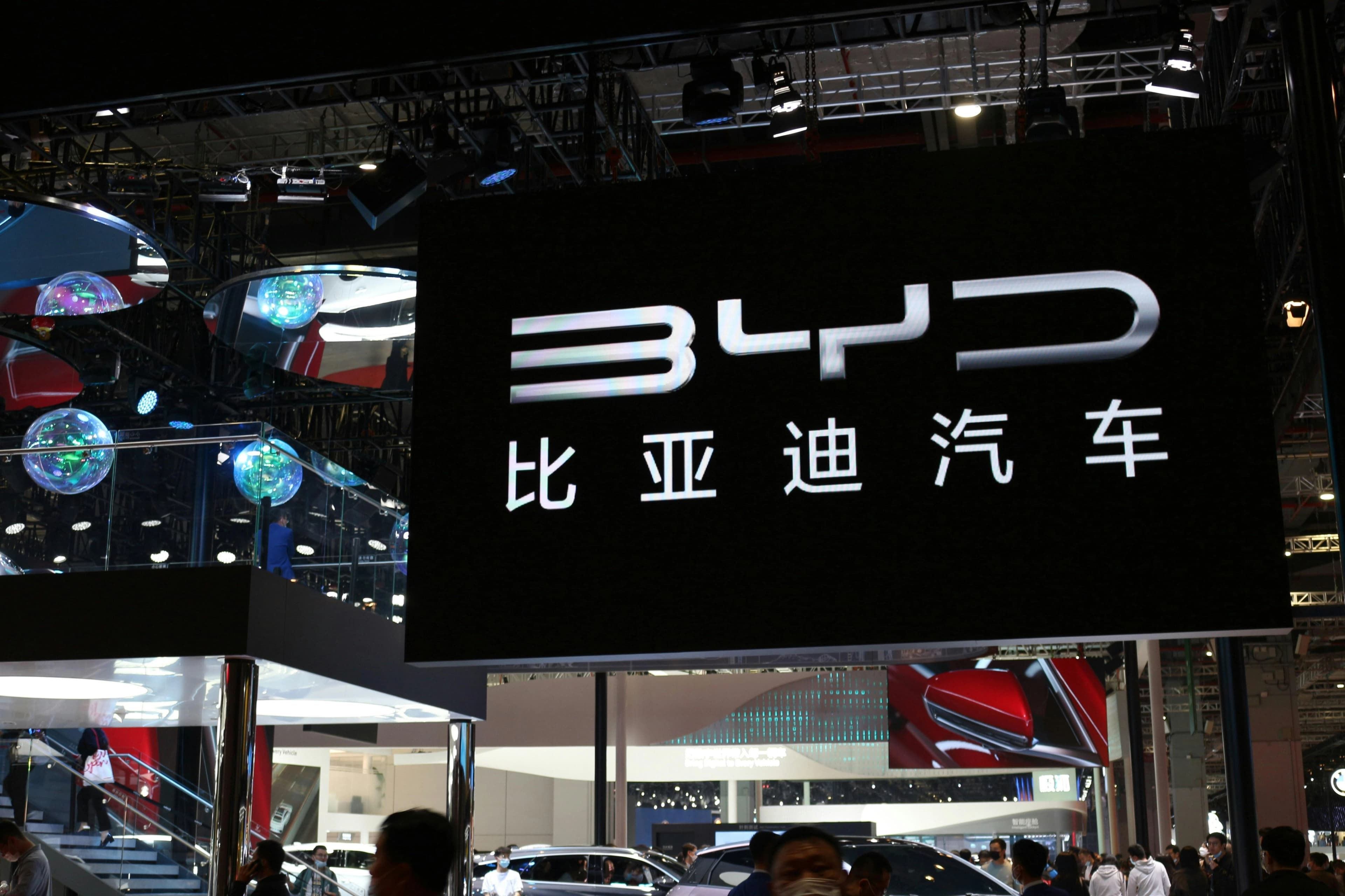 BYD Just Made Charging Faster Than Peeling a Banana