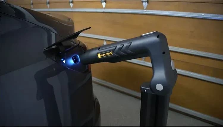 CES 2026’s Breakout Star: The Robot That Plugs You In