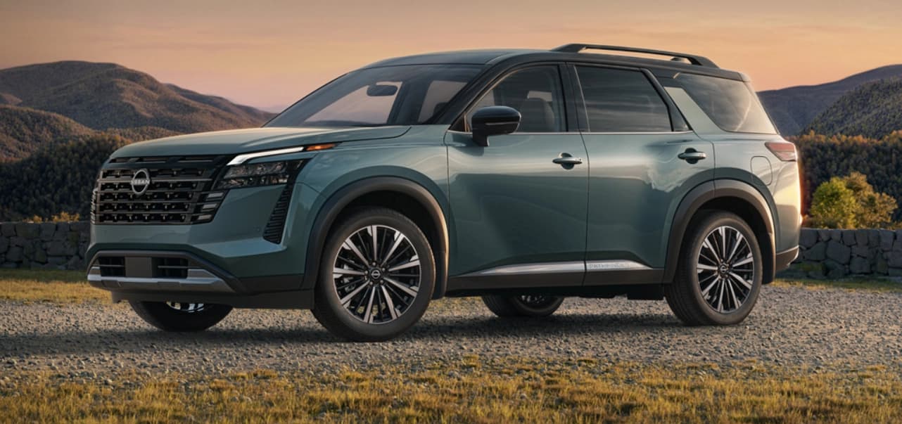 Nissan Gives the Pathfinder a Facelift and Mild-Hybrid Dreams