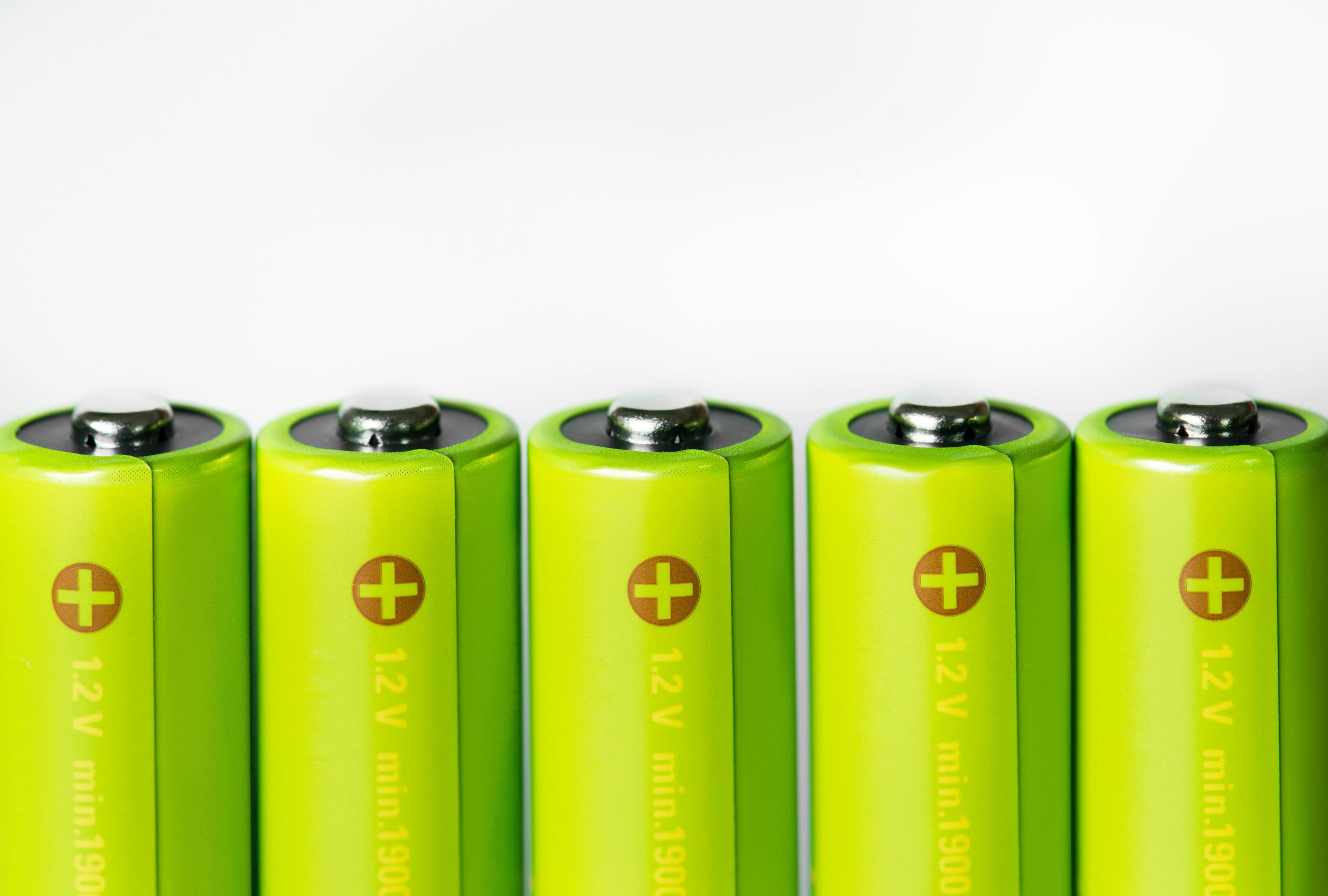 Battery Power Plays: LG’s $1.4B Mercedes Deal and China’s 69% Grip on EV Cells