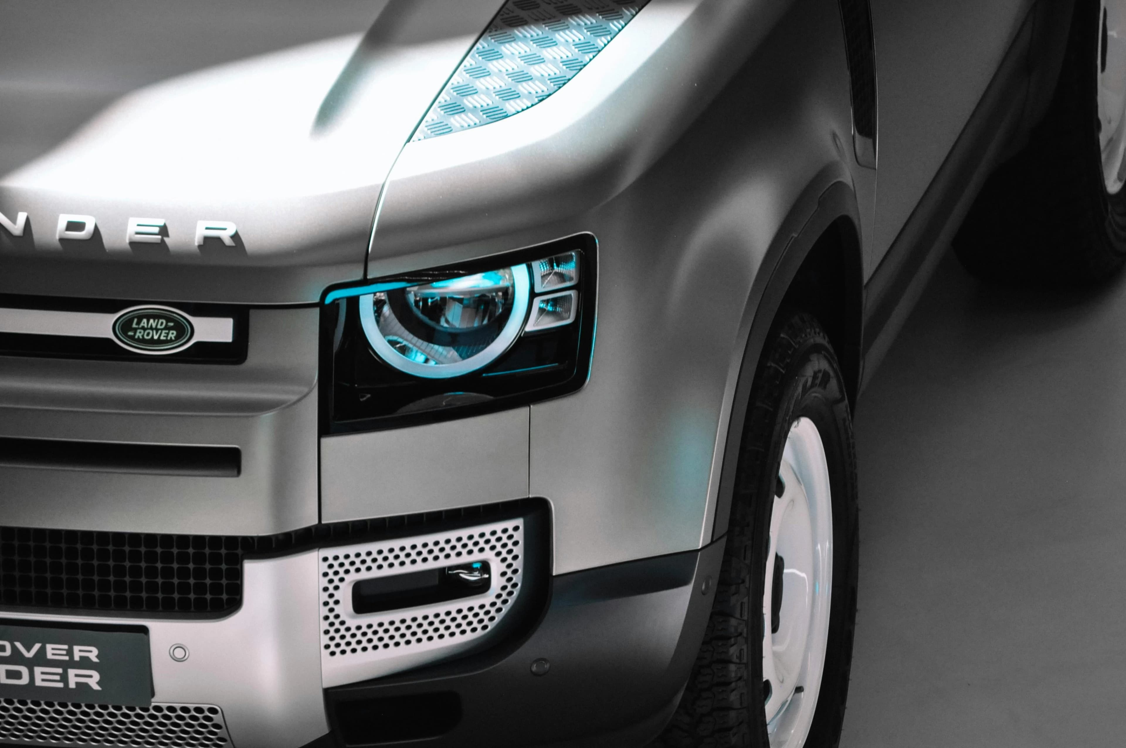 Jaguar Land Rover Fires 500 Bosses And Tells The Electric Range Rover To Wait