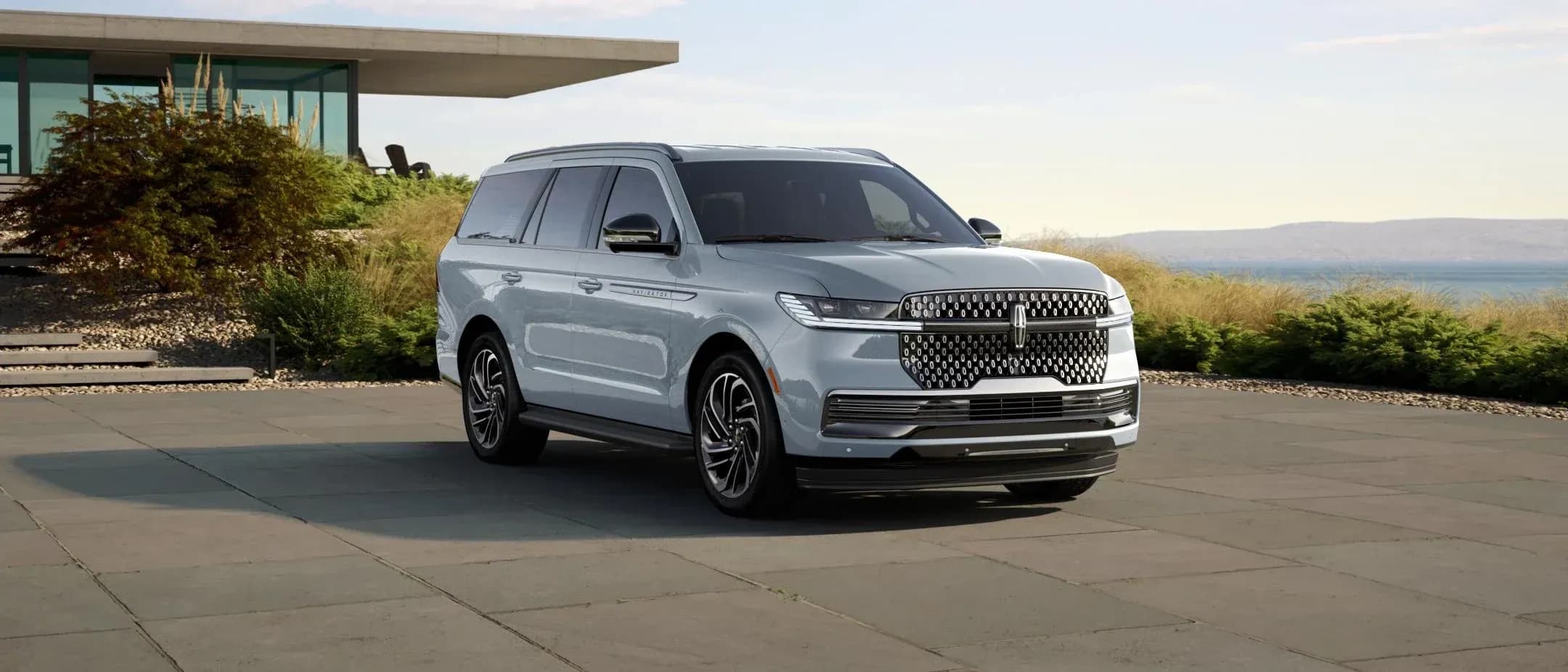 The Lincoln Navigator Has a Cracking Rear End, But Not in a Good Way